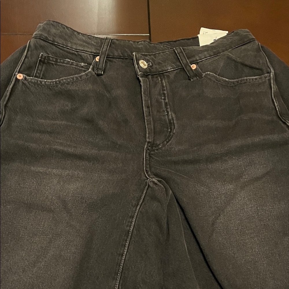 We The Free, boomerang Black Jean Shorts missing one top copper rivet. - Picture 4 of 15